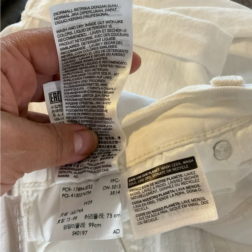 Levis levi’s white